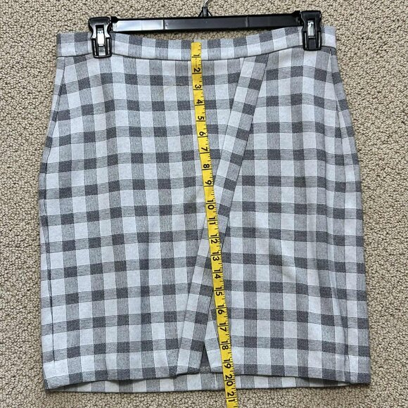 CAbi 5303 Valentina Ponte Knit Skirt Gray Plaid, Faux Wrap, Slit, Size 10 - Picture 7 of 7
